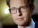 staatssecretaris dekker wil lessen in waarden en normen invoeren